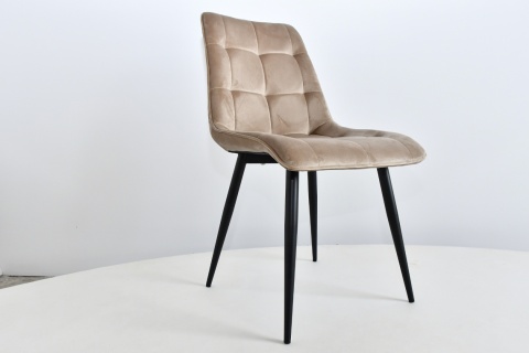 Funkcjonalny, rozkładany stół Igor lam oraz krzesła Welur