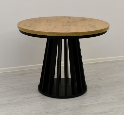 Okrągły stół z lamelami i maskownicą Lamel Fit oraz krzesła K-78