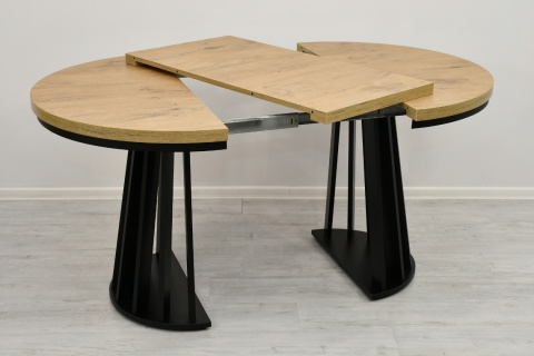 Okrągły stół z lamelami i maskownicą Lamel Fit oraz krzesła K-78