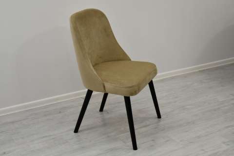 Okrągły stół z lamelami i maskownicą Lamel Fit oraz krzesła K-78