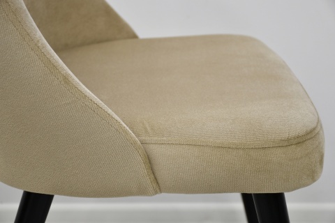 Okrągły stół z lamelami i maskownicą Lamel Fit oraz krzesła K-78