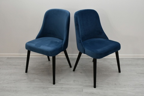 Okrągły stół z lamelami i maskownicą Lamel Fit oraz krzesła K-78