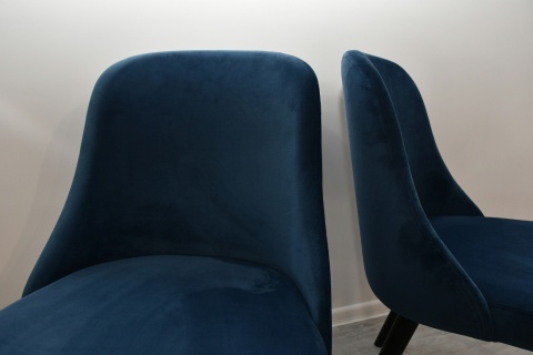 Okrągły stół z lamelami i maskownicą Lamel Fit oraz krzesła K-78