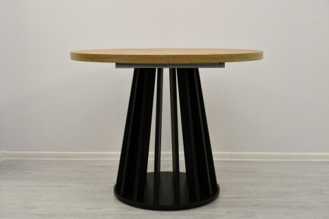 Loftowy, okrągły stół Lamel fit oraz profilowane krzesła Luna 1