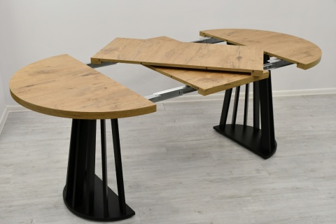 Loftowy, okrągły stół Lamel fit oraz profilowane krzesła Luna 1