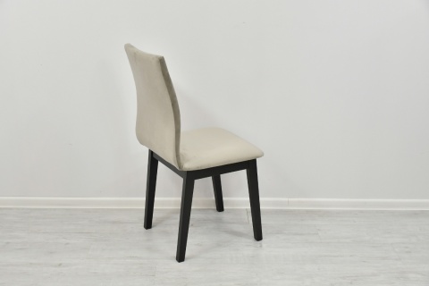 Loftowy, okrągły stół Lamel fit oraz profilowane krzesła Luna 1