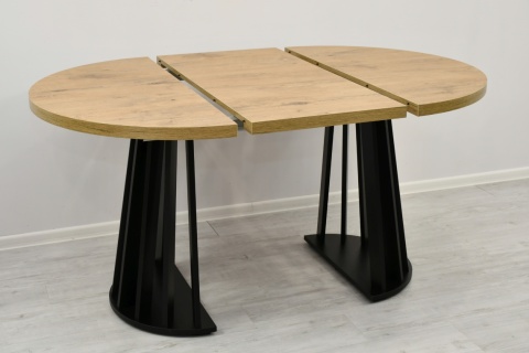 Loftowy, okrągły stół Lamel fit oraz krzesła Krzyżak
