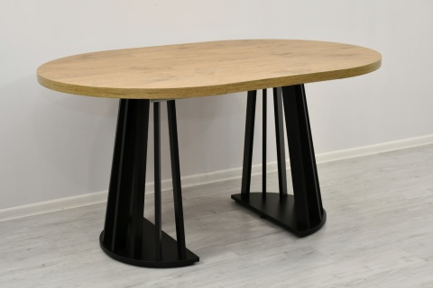 Loftowy, okrągły stół Lamel fit oraz krzesła Krzyżak