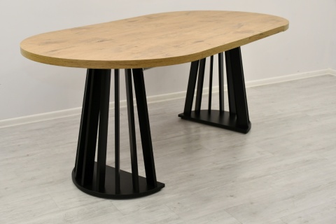 Loftowy, okrągły stół Lamel fit oraz krzesła Krzyżak